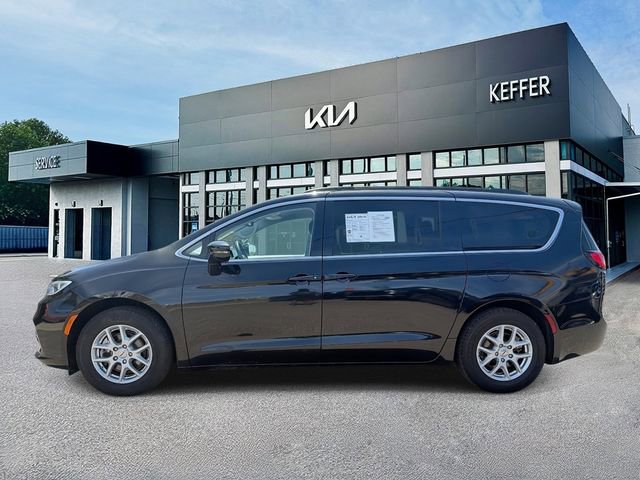 Used 2022 Chrysler Pacifica Touring-L FWD image 5