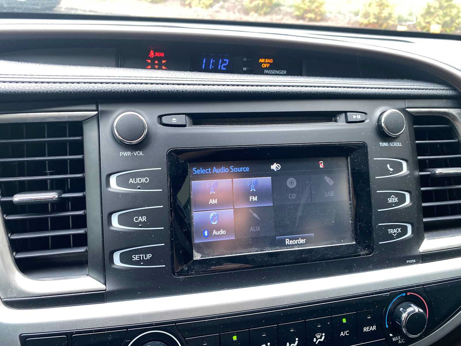 Used 2018 Toyota Highlander LE FWD image 17