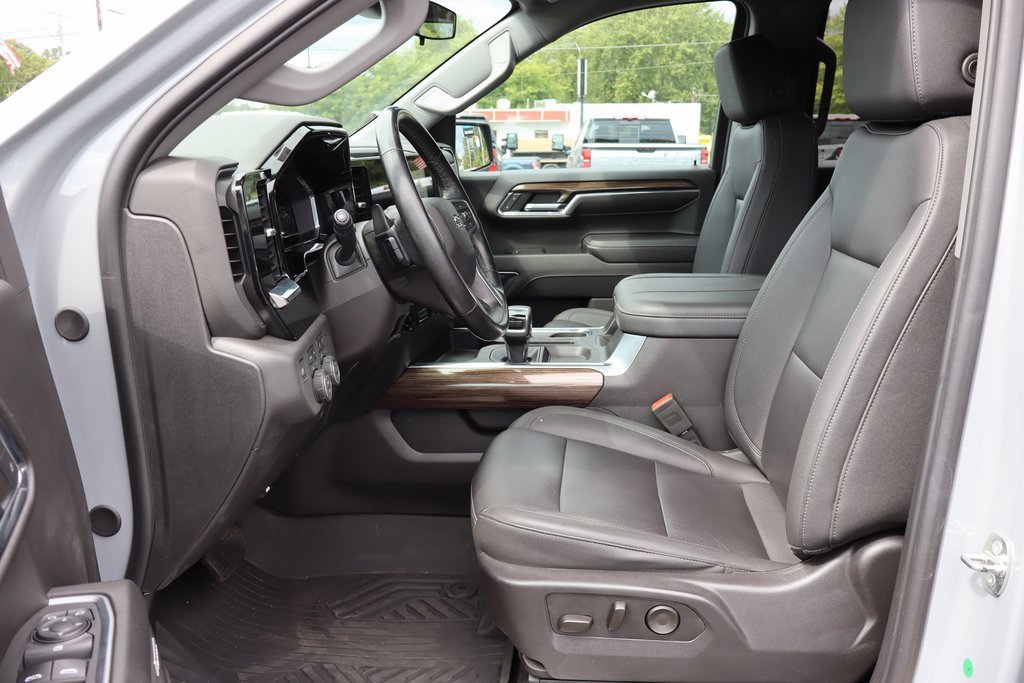 Used 2024 Chevrolet Silverado 1500 LT Trail Boss w/ LT Trail Boss Premium Package image 3