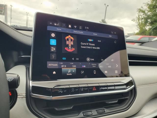 New 2025 Jeep Compass Limited image 19