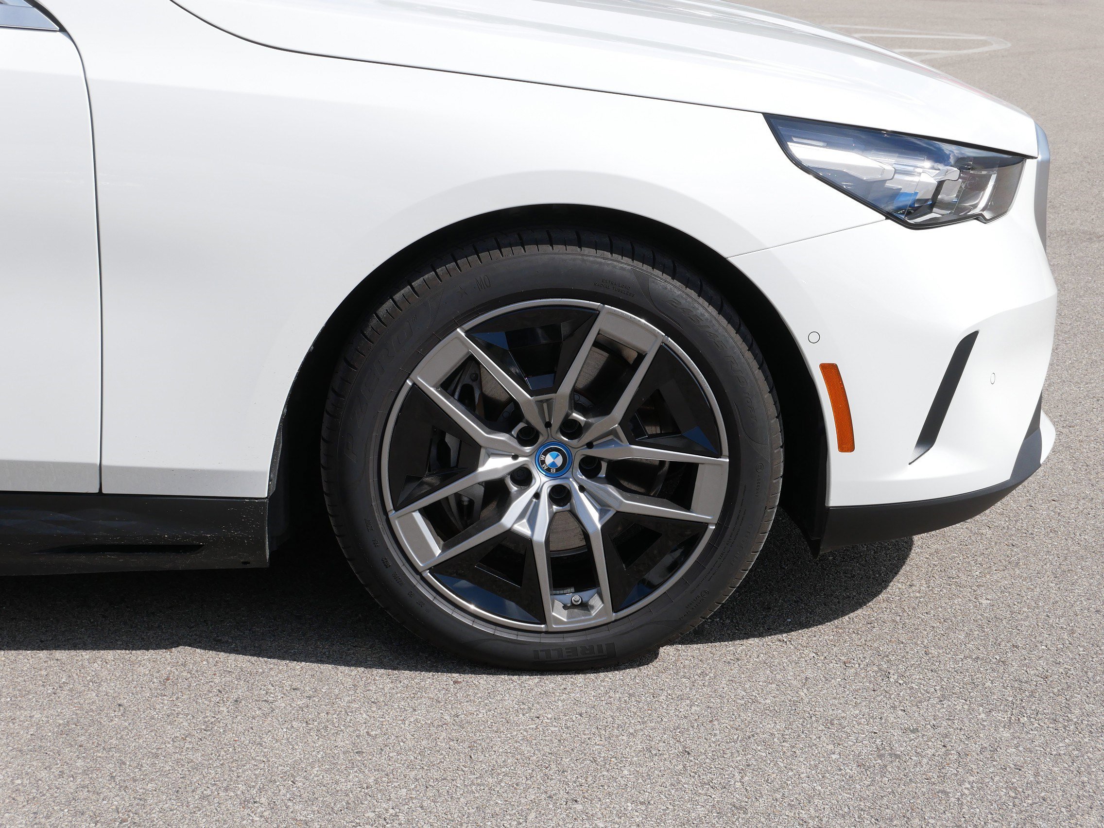 Used 2024 BMW i5 eDrive40i w/ Premium Package image 31