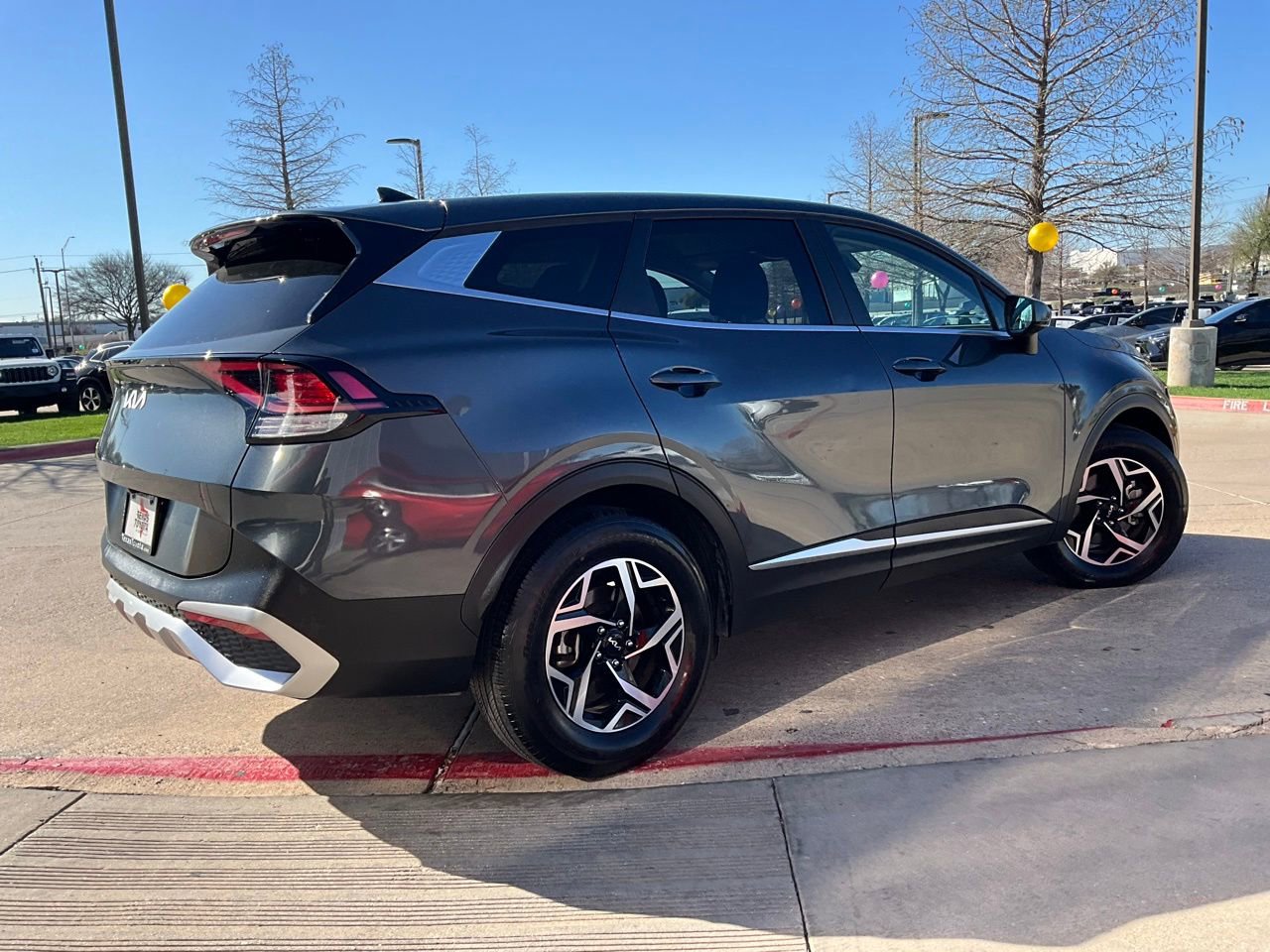 Used 2025 Kia Sportage LX image 6