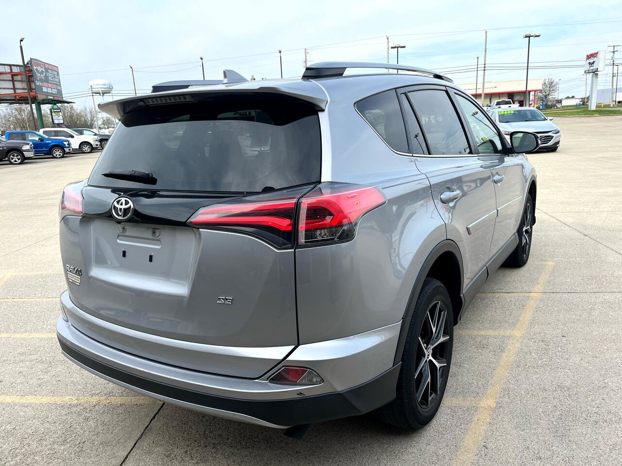 Used 2018 Toyota RAV4 SE w/ Power Extra Value Package image 6