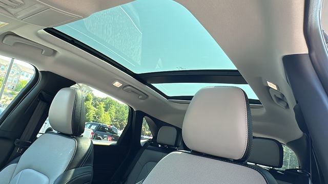 New 2025 Ford Escape SE w/ PHEV Premium Package FWD image 30