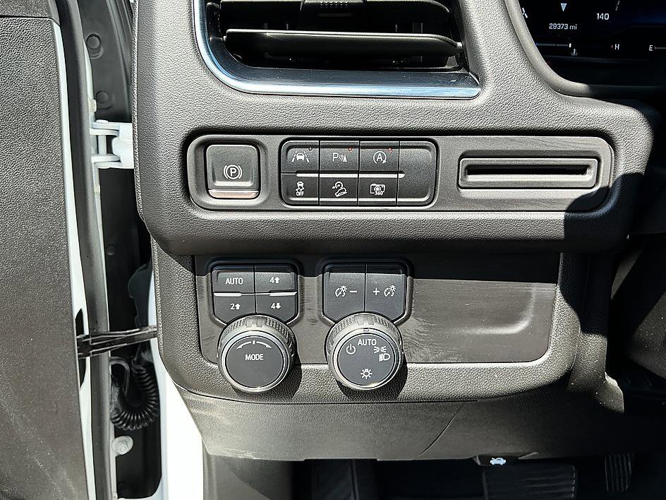 Used 2024 Chevrolet Suburban Z71 w/ Luxury Package AWD/4WD image 13