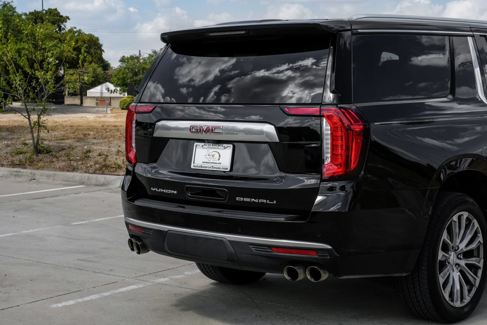 Used 2021 GMC Yukon XL Denali w/ Denali Premium Package RWD image 13