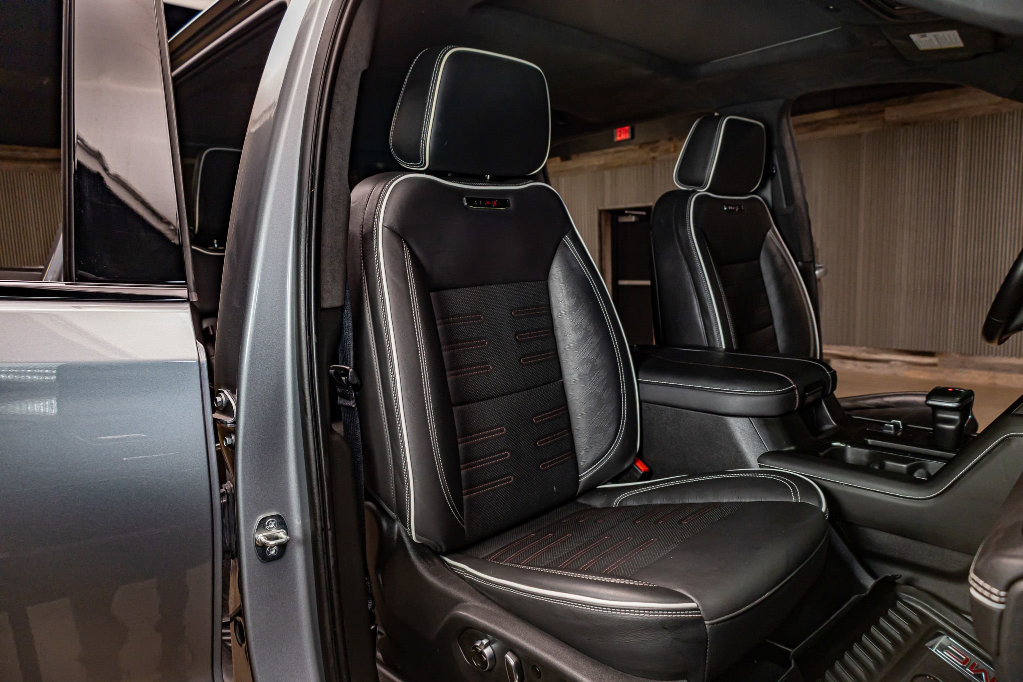 Used 2023 GMC Sierra 1500 AT4X image 32