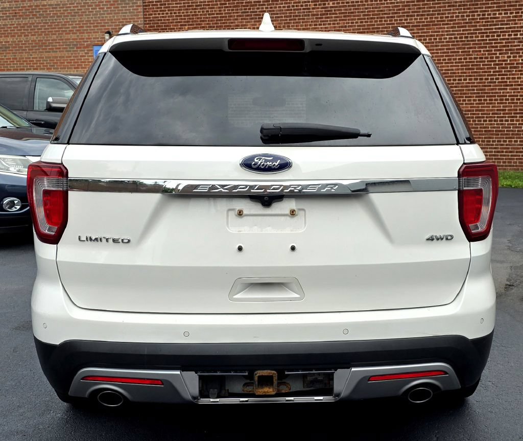 Used 2017 Ford Explorer Limited w/ Equipment Group 301A AWD/4WD image 6