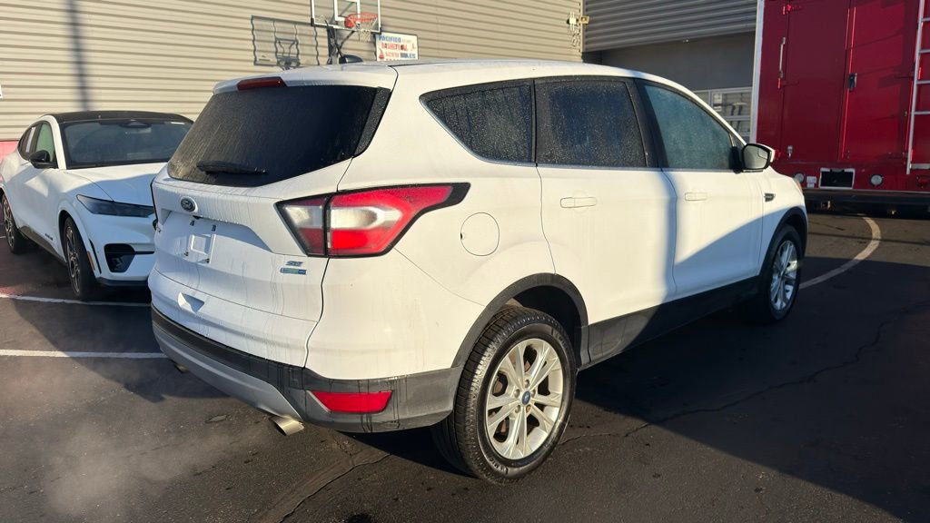 Used 2017 Ford Escape SE image 3