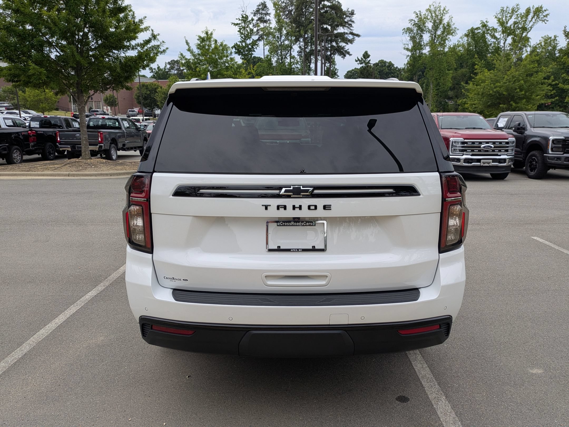 Used 2023 Chevrolet Tahoe Z71 w/ Luxury Package AWD/4WD image 5