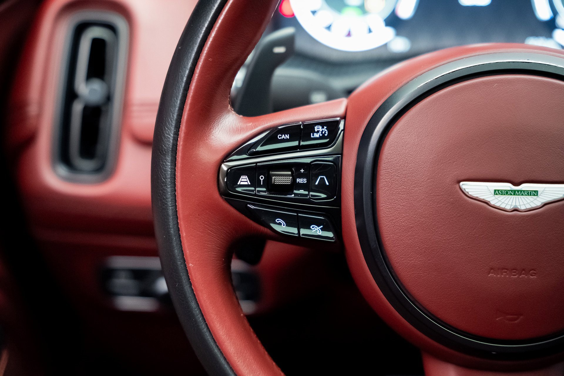 Used 2021 Aston Martin DBX image 44