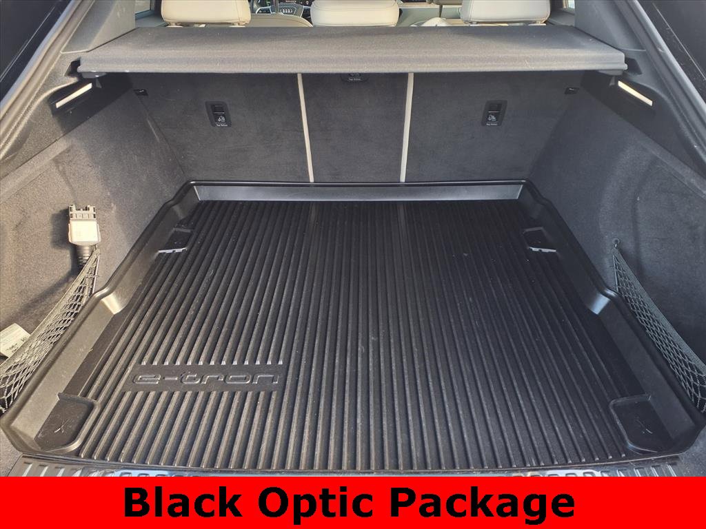 Used 2024 Audi Q8 e-tron Premium Plus w/ Premium Plus Package image 32