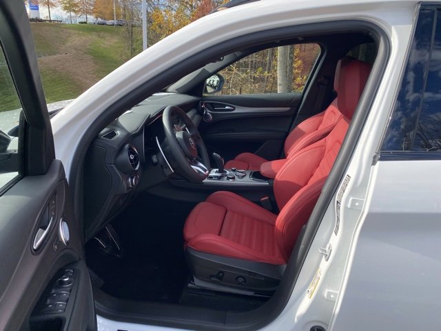 New 2025 Alfa Romeo Stelvio Sprint image 22