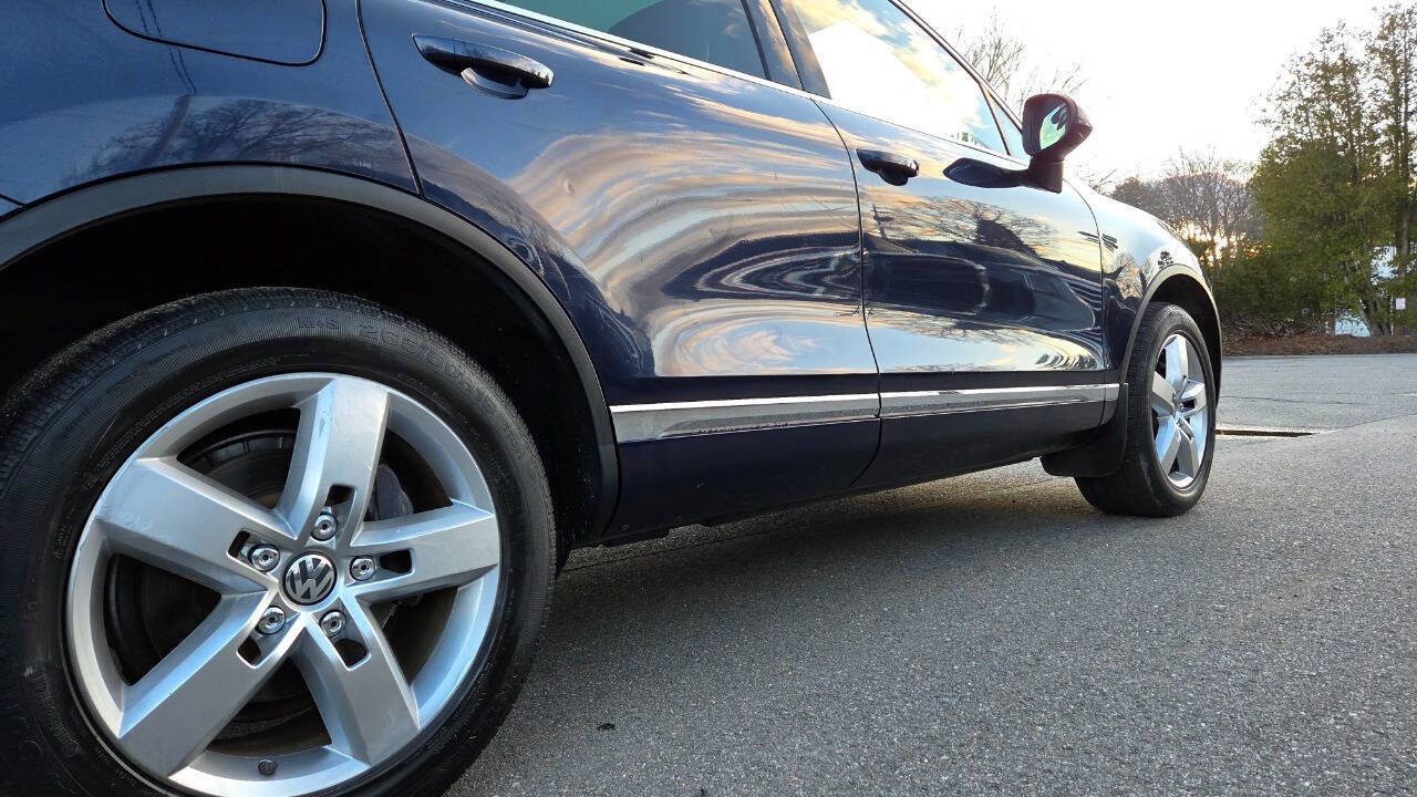 Used 2012 Volkswagen Touareg VR6 image 17