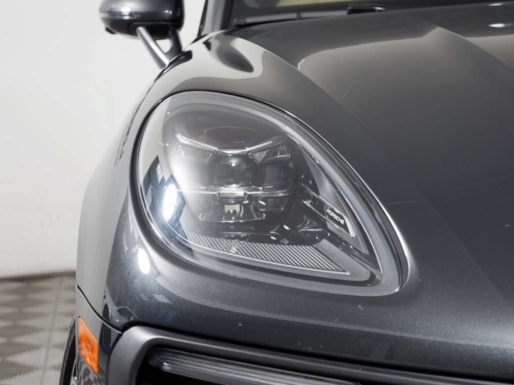 Certified 2023 Porsche Macan Turbo AWD/4WD image 11
