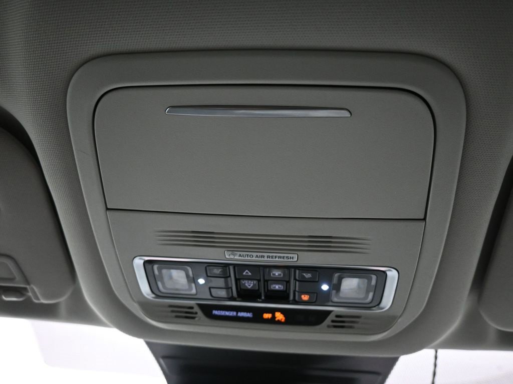 Used 2025 Lincoln Nautilus Reserve image 20