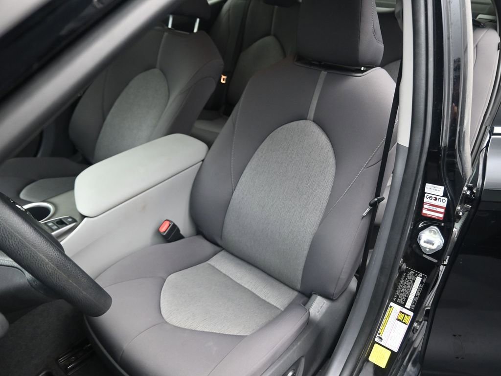 Used 2022 Toyota Camry LE image 10