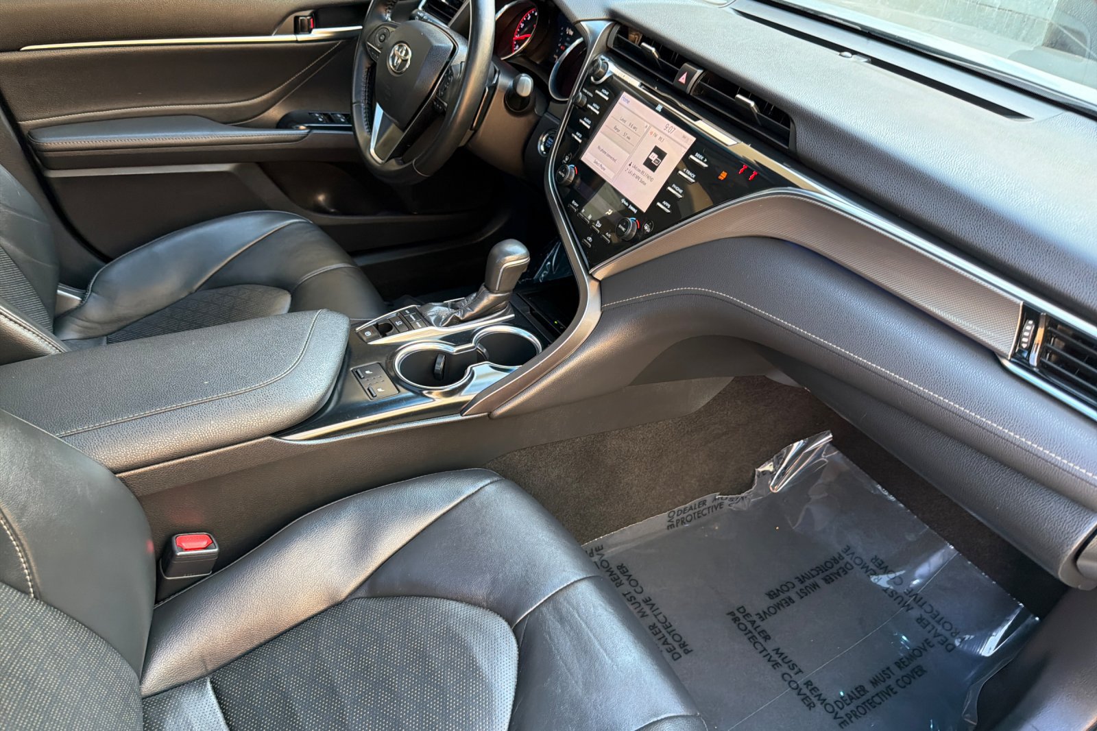 Used 2018 Toyota Camry XSE FWD image 16