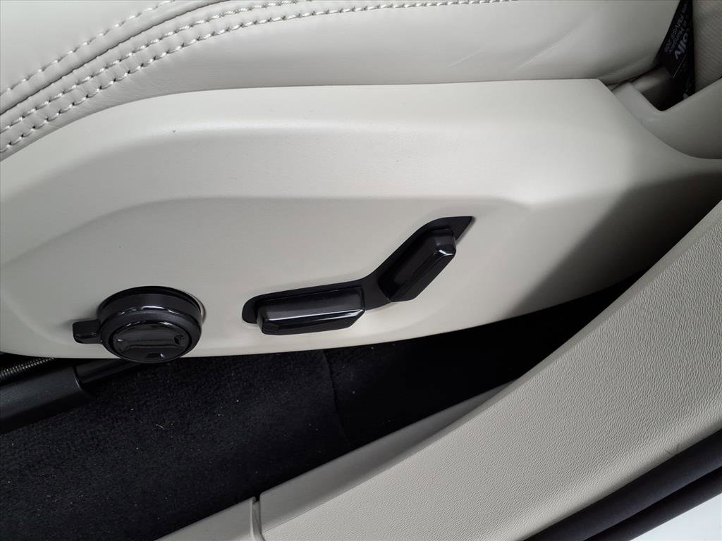 New 2026 Volvo XC90 B6 Ultra image 16