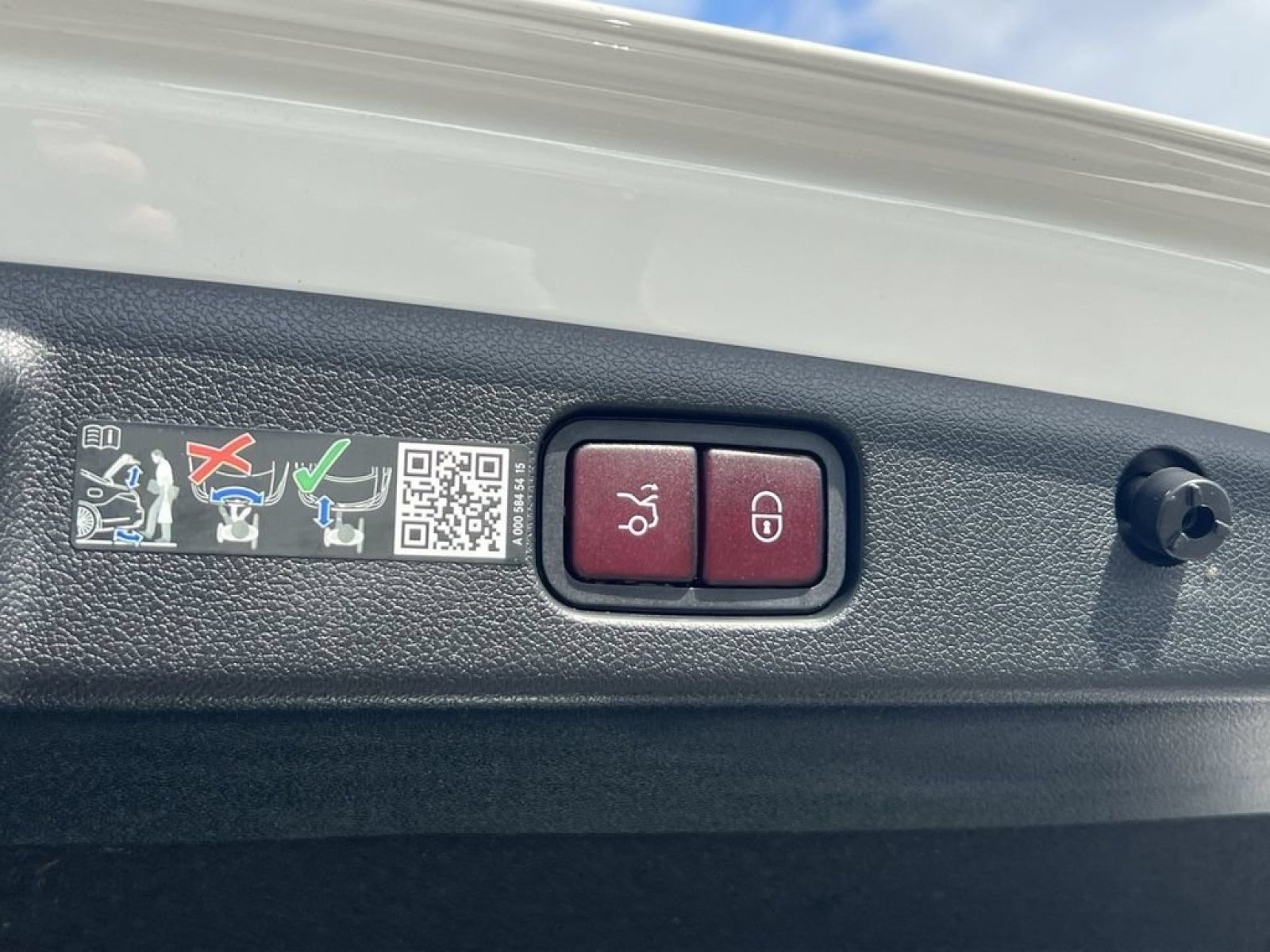 Used 2025 Mercedes-Benz E 450 4MATIC Sedan image 28