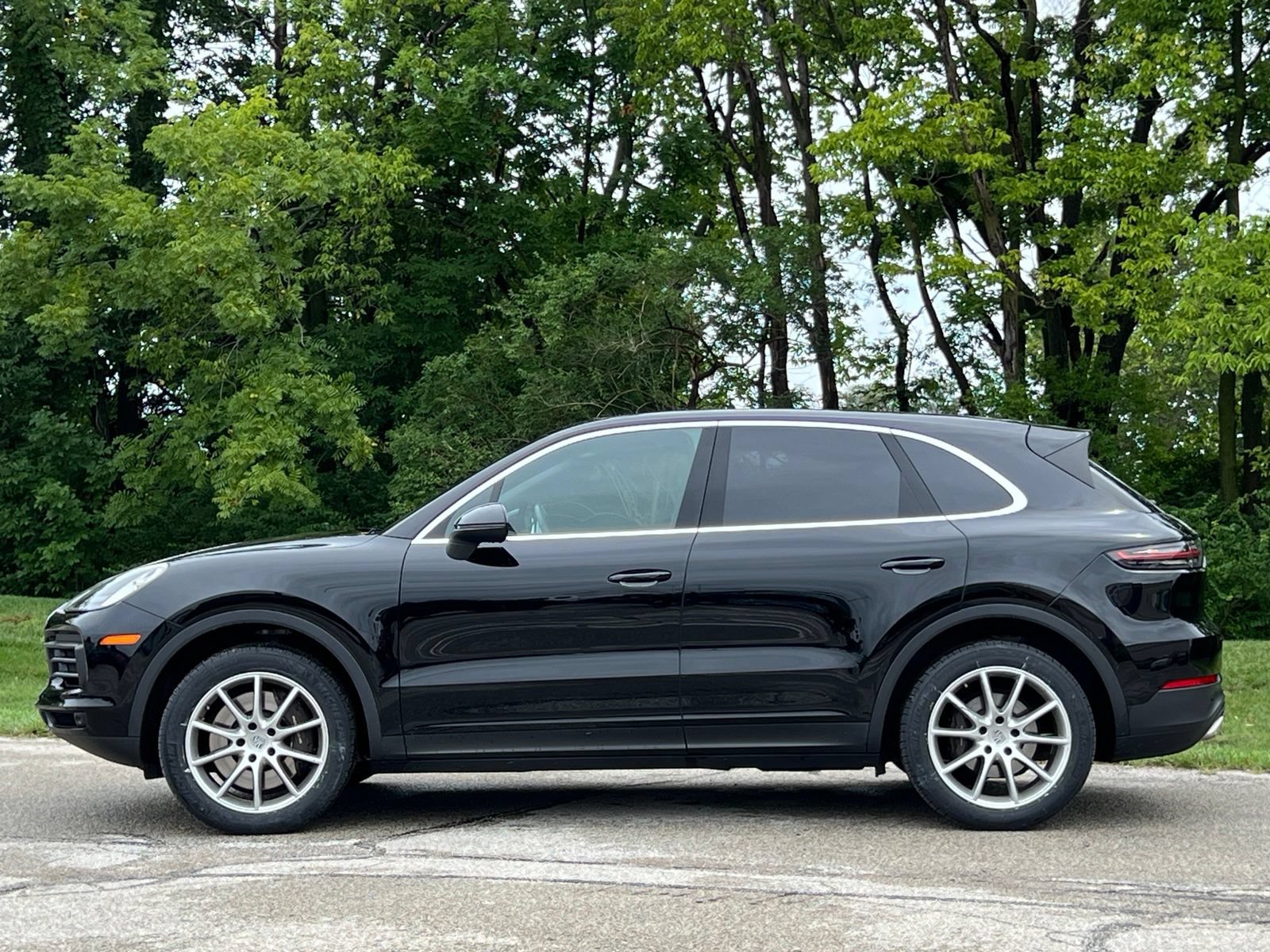 Certified 2023 Porsche Cayenne AWD/4WD image 2