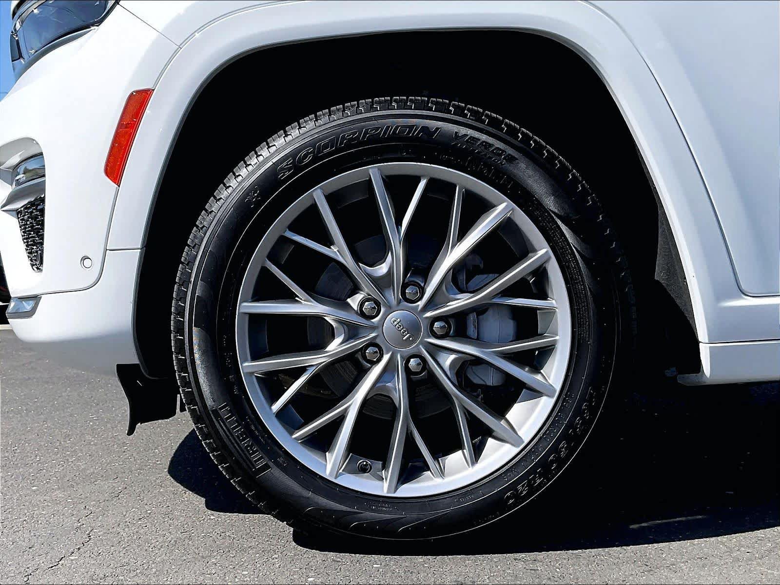 Used 2025 Jeep Grand Cherokee Summit w/ Adv Protech Group IV AWD/4WD image 11