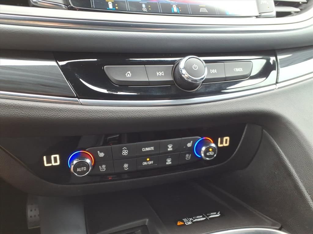 Used 2024 Buick Enclave Premium image 25