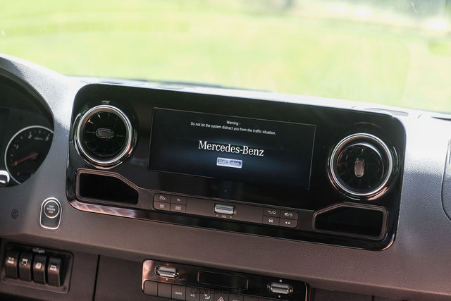 Used 2024 Mercedes-Benz Sprinter 2500 image 47