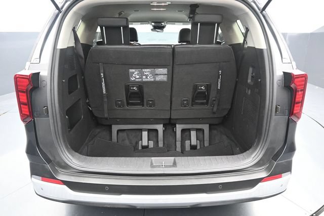 Used 2025 Kia Carnival FWD image 9