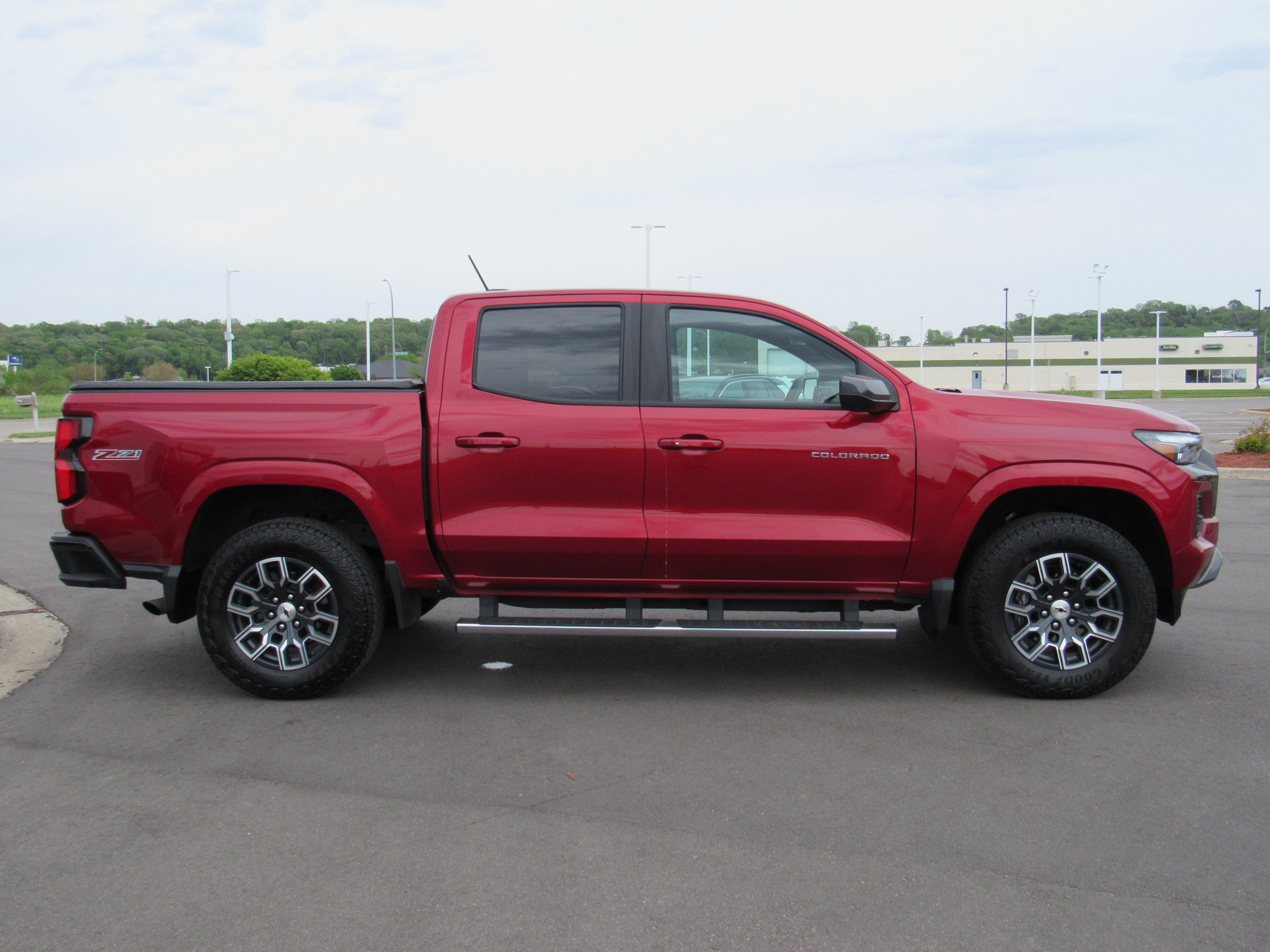 Used 2025 Chevrolet Colorado Z71 w/ Technology Package AWD/4WD image 5