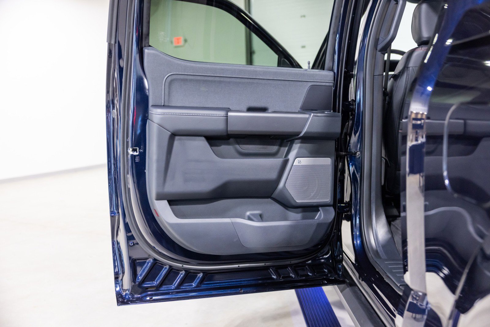 Used 2025 Ford F150 Lariat w/ Equipment Group 501A Mid image 30