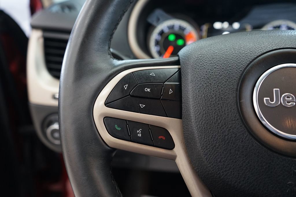 Used 2017 Jeep Cherokee Latitude w/ Cold Weather Group FWD image 29