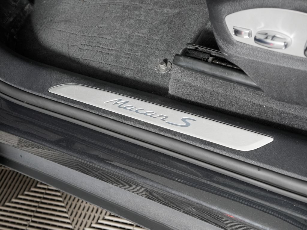 Certified 2023 Porsche Macan S AWD/4WD image 21