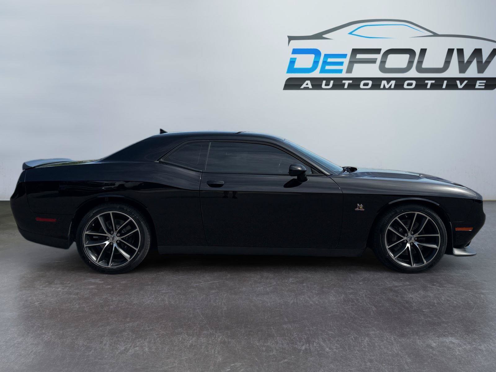Used 2018 Dodge Challenger R/T Scat Pack w/ Leather Interior Group RWD image 2