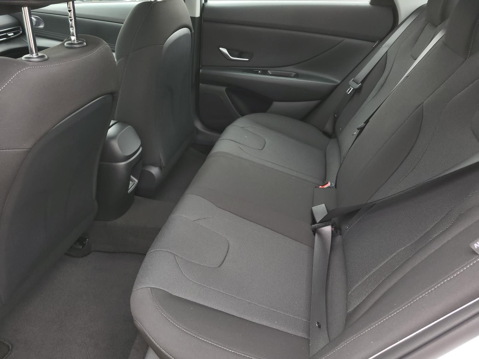 New 2026 Hyundai Elantra SE FWD image 9