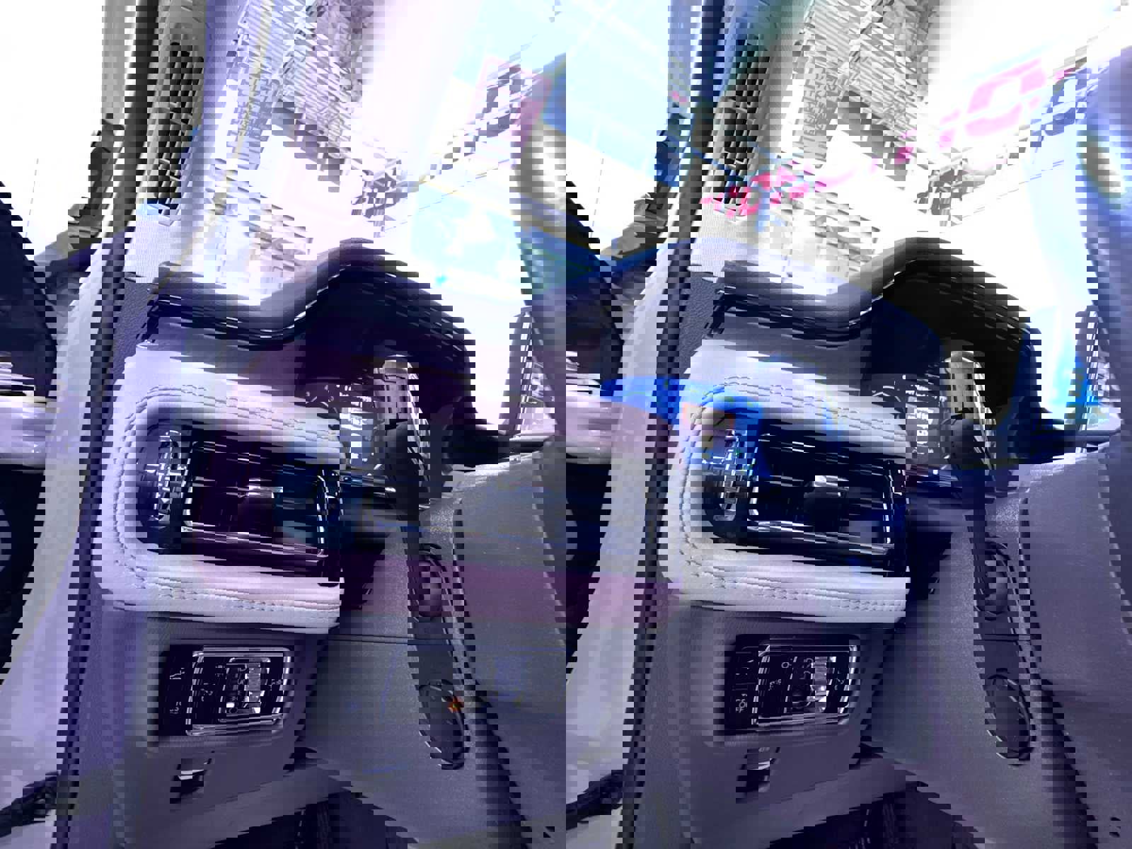 Used 2023 Lincoln Nautilus Reserve image 16