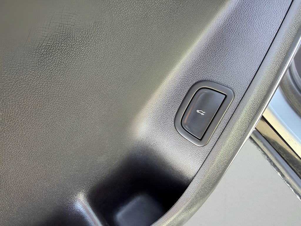 Used 2025 Chevrolet Traverse RS AWD/4WD image 23