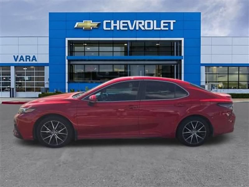 Used 2024 Toyota Camry SE FWD image 2