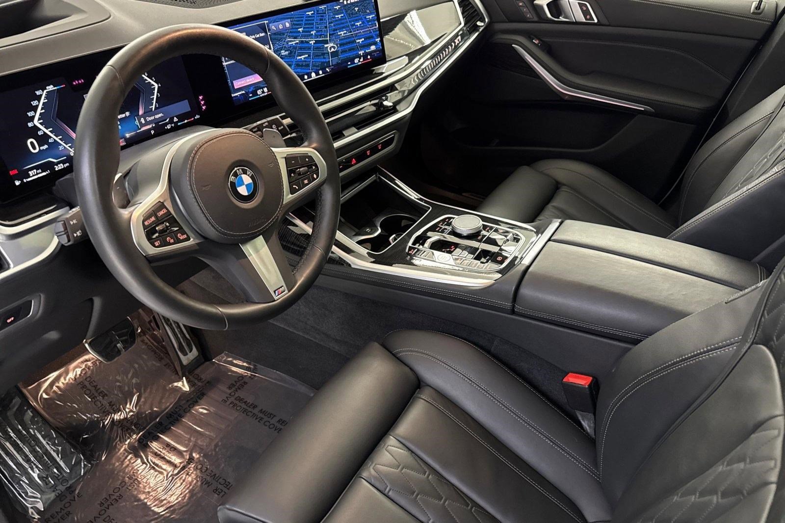 Used 2025 BMW X7 xDrive40i w/ M Sport Package AWD/4WD image 4