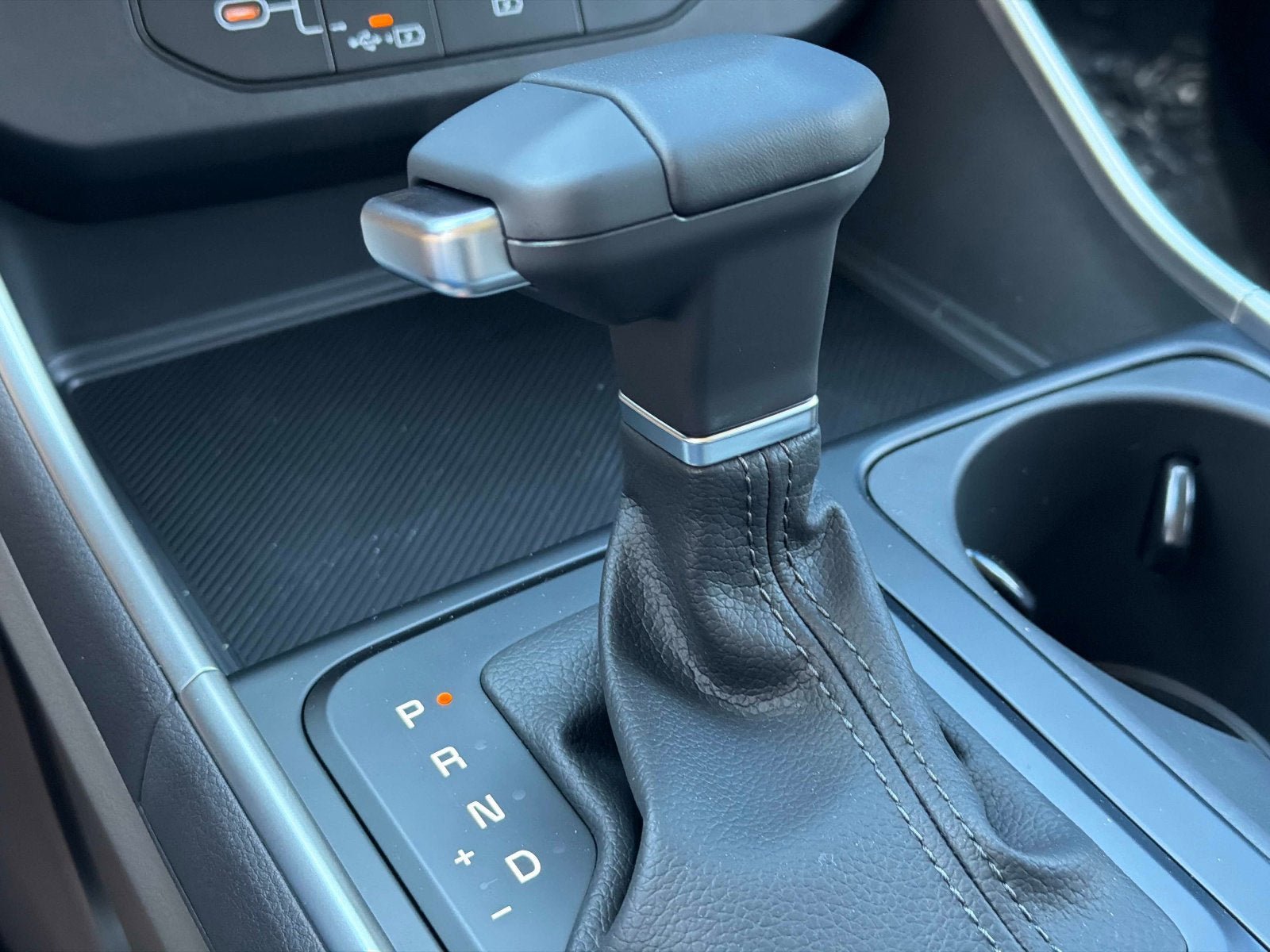 New 2026 Kia Carnival FWD image 24