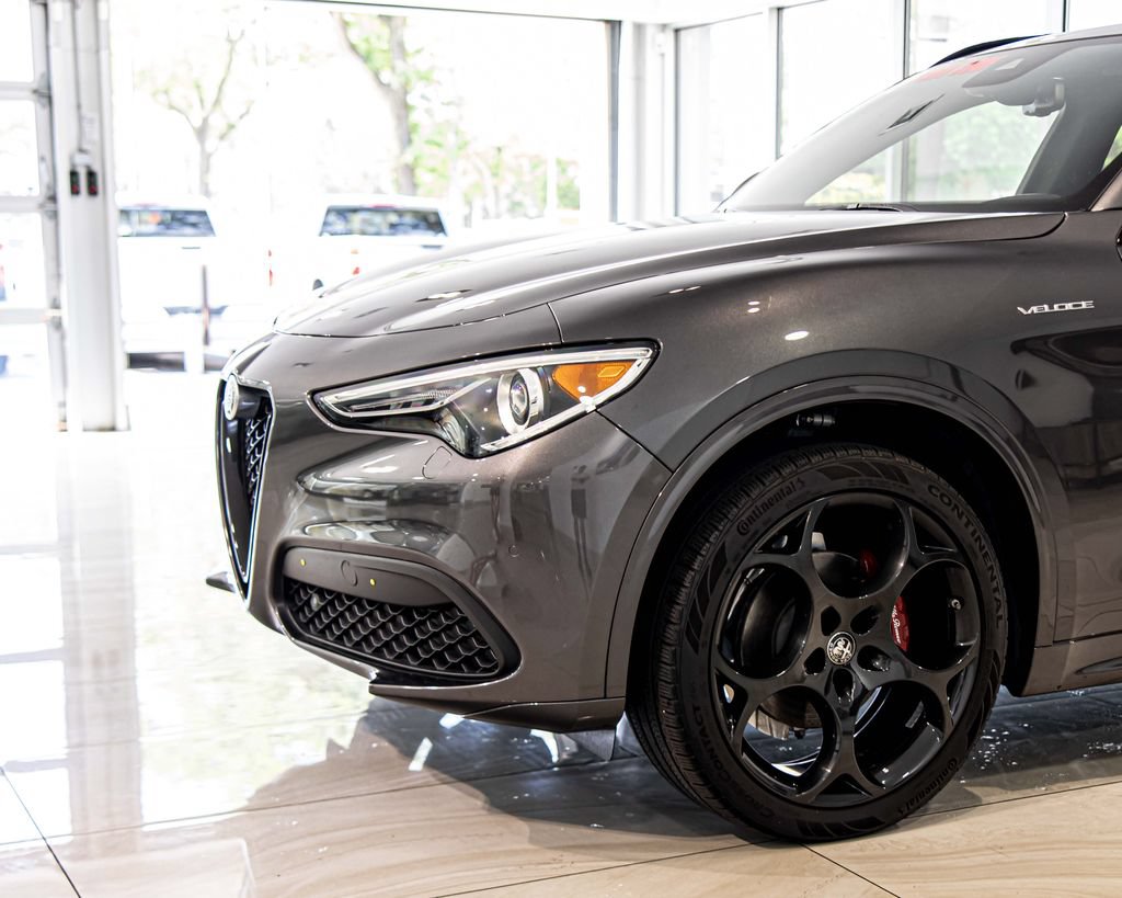 Used 2022 Alfa Romeo Stelvio Veloce AWD/4WD image 4