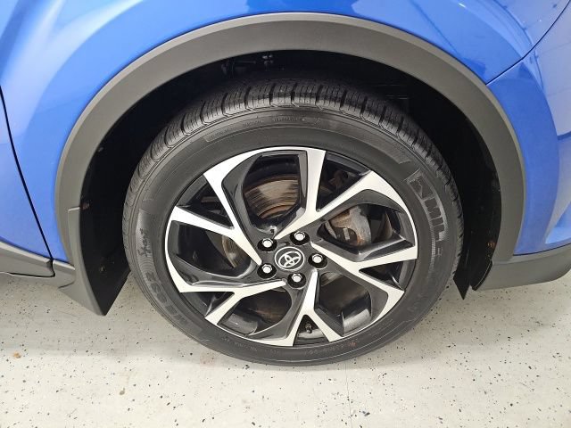 Used 2018 Toyota C-HR XLE FWD image 8