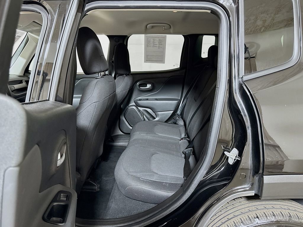 Used 2023 Jeep Renegade Latitude AWD/4WD image 21