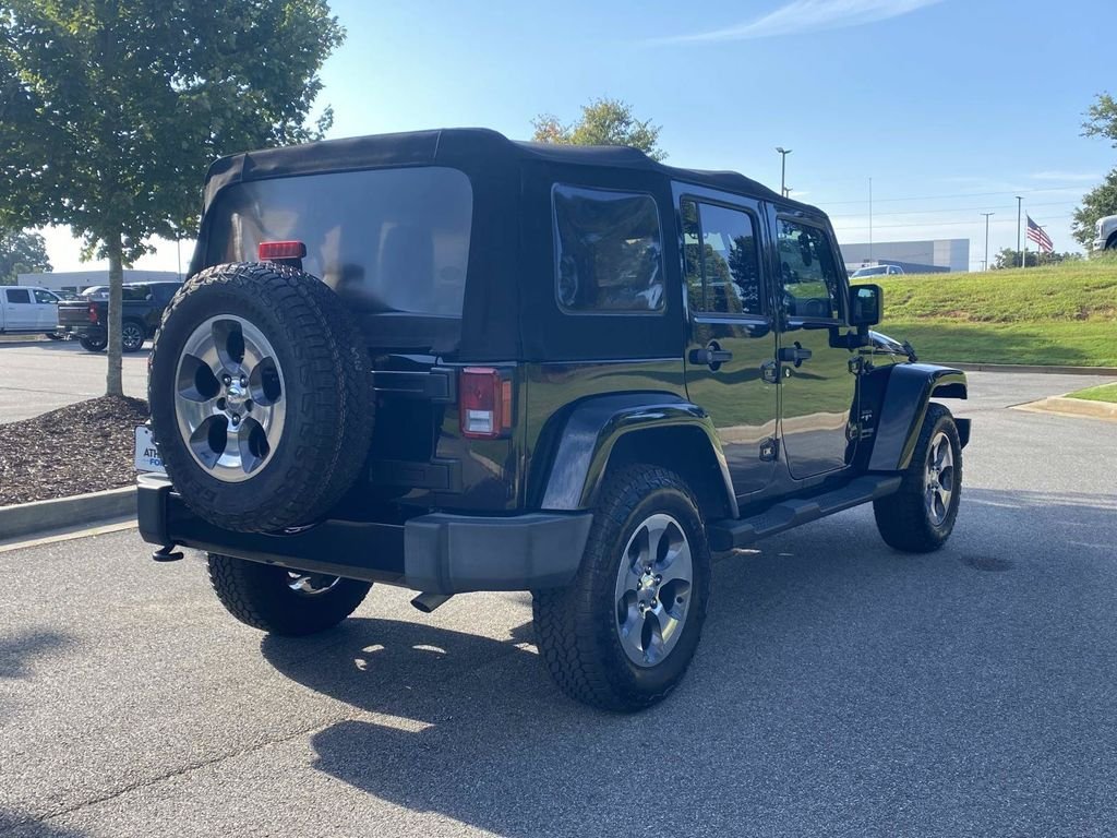 Used 2018 Jeep Wrangler Unlimited Sahara w/ Connectivity Group AWD/4WD image 3