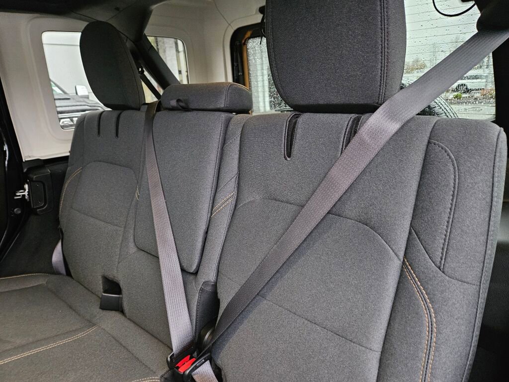 Used 2024 Jeep Wrangler Unlimited image 17