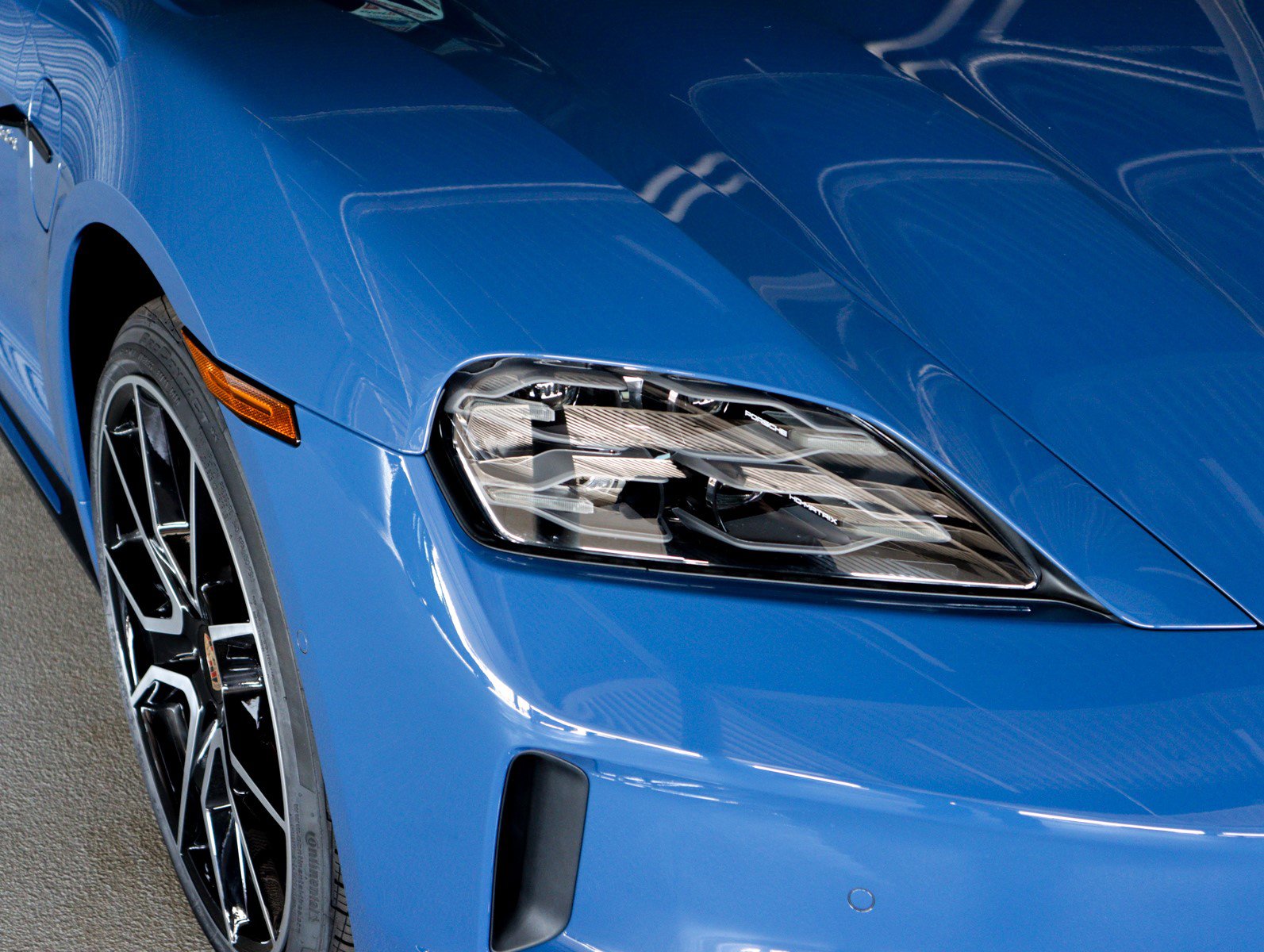 New 2026 Porsche Taycan 4S image 30