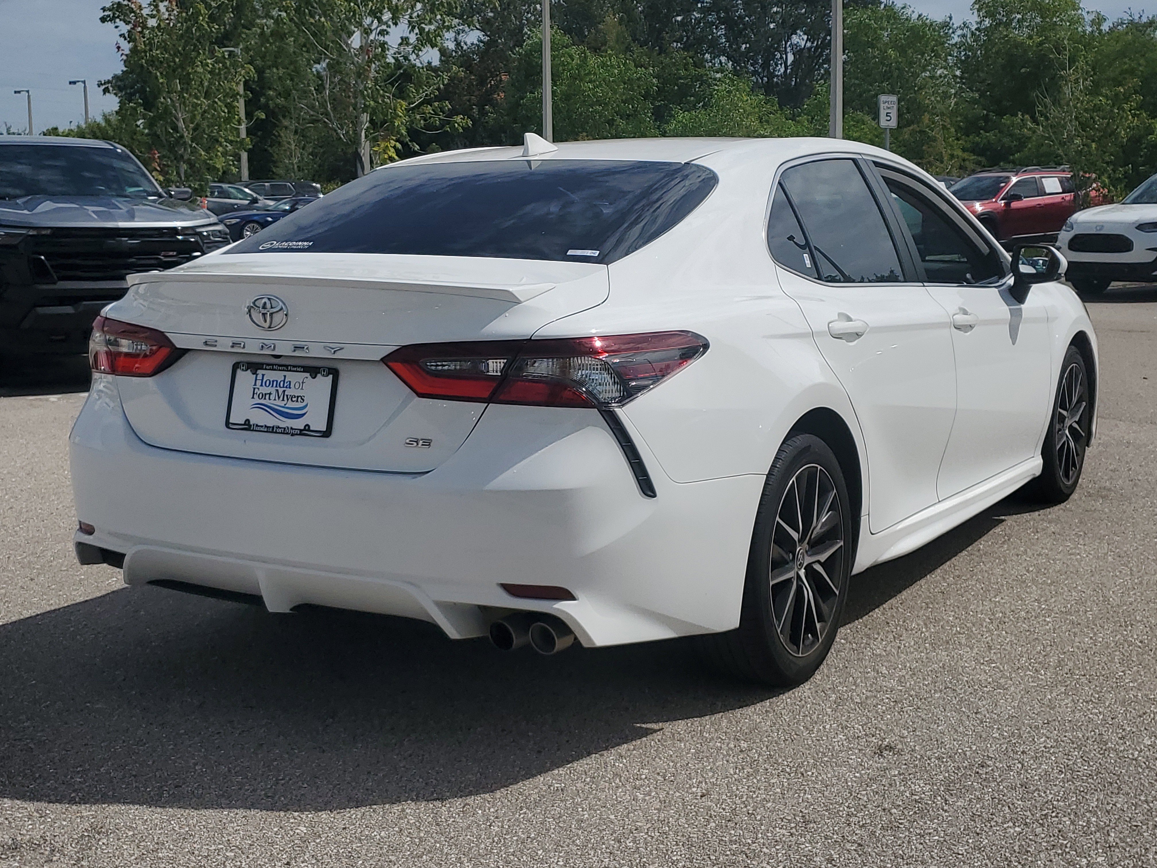 Used 2023 Toyota Camry SE image 5
