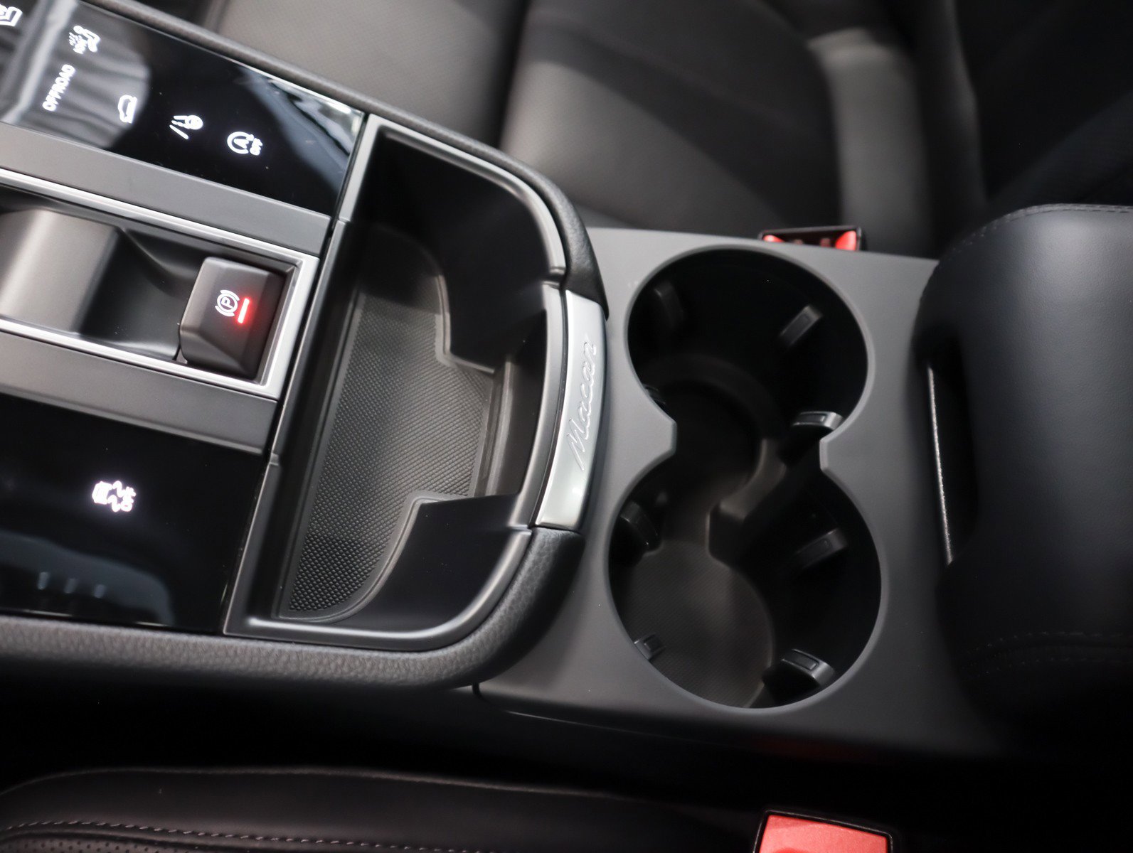 Certified 2026 Porsche Macan AWD/4WD image 15