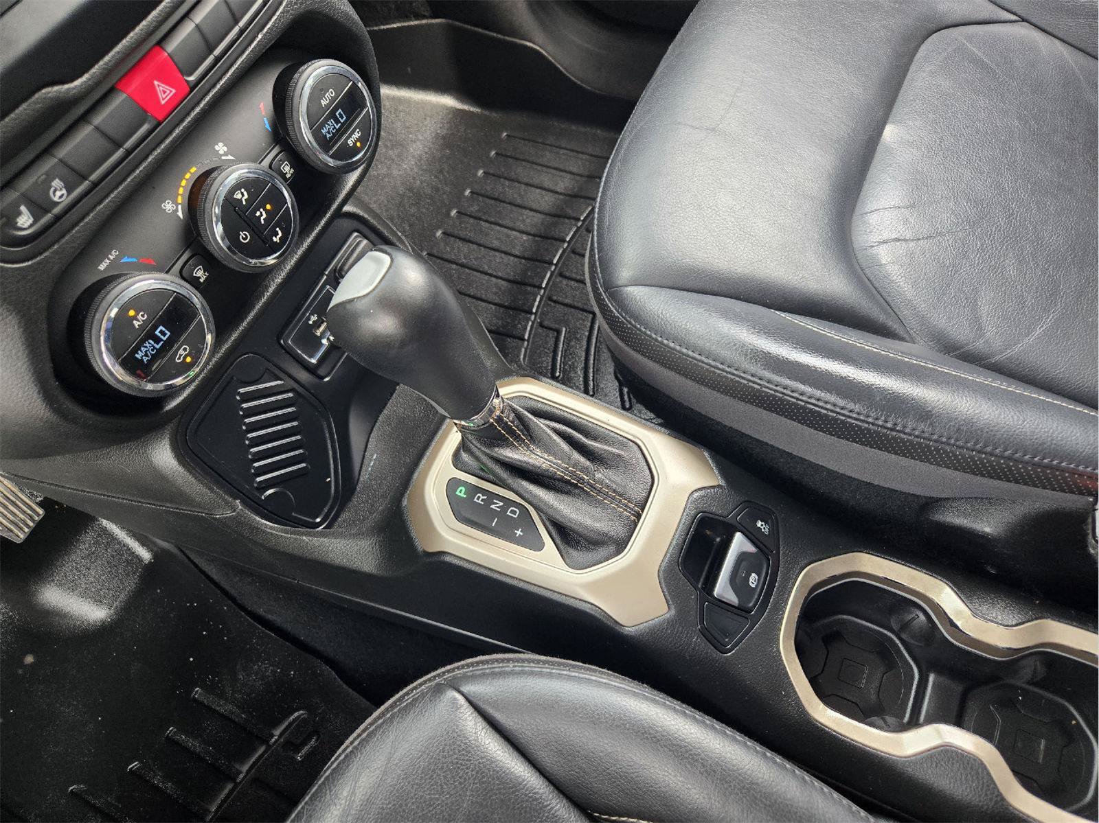 Used 2016 Jeep Renegade Limited FWD image 17