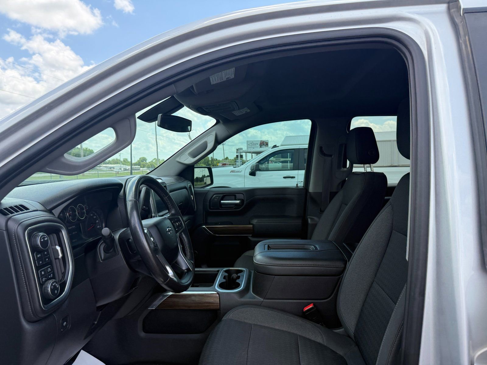 Used 2021 Chevrolet Silverado 1500 LT Trail Boss w/ LPO, Dark Essentials Package image 11